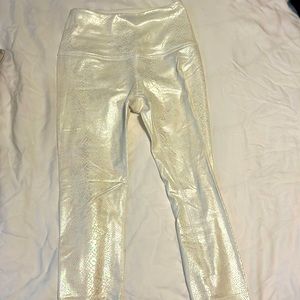 Snakeskin white beyond yoga leggings